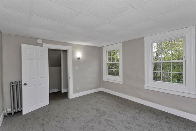 78 Whittier St, Springfield, MA 01108