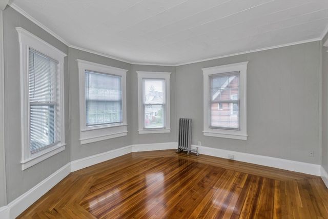 78 Whittier St, Springfield, MA 01108