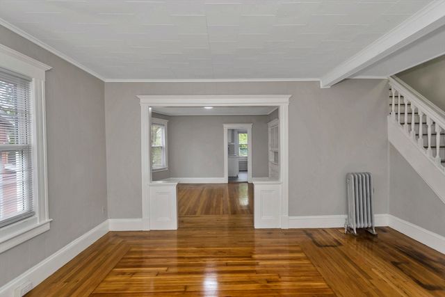 78 Whittier St, Springfield, MA 01108