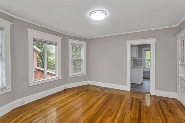 78 Whittier St, Springfield, MA 01108