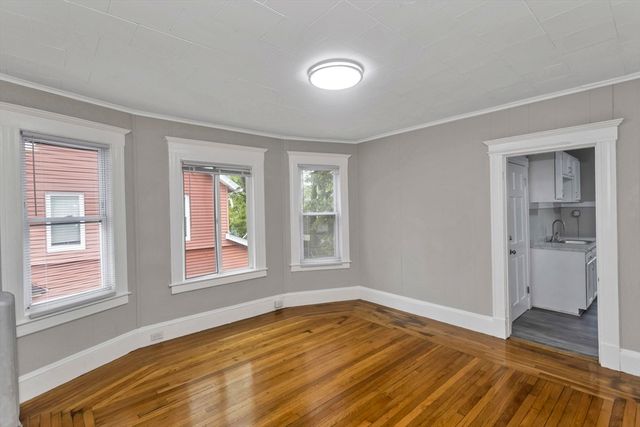 78 Whittier St, Springfield, MA 01108