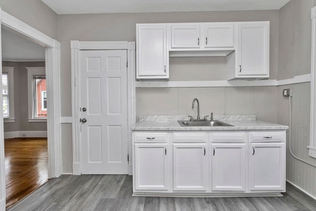78 Whittier St, Springfield, MA 01108