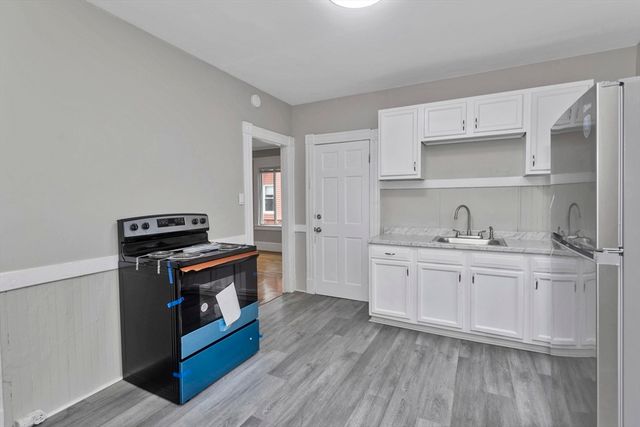 78 Whittier St, Springfield, MA 01108