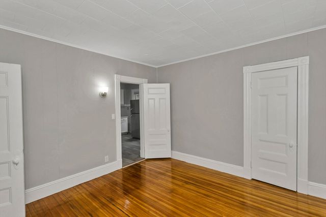 78 Whittier St, Springfield, MA 01108