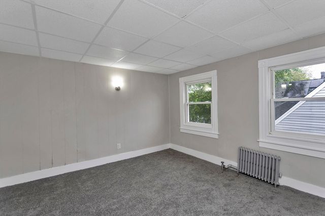 78 Whittier St, Springfield, MA 01108