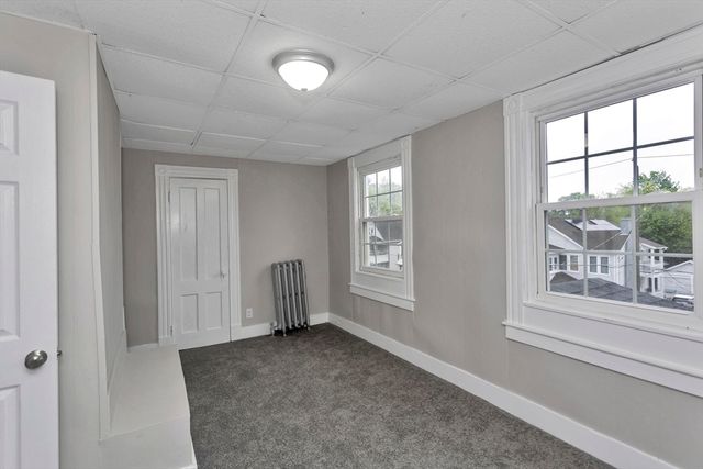 78 Whittier St, Springfield, MA 01108