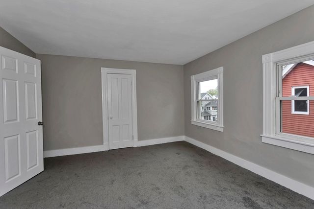 78 Whittier St, Springfield, MA 01108