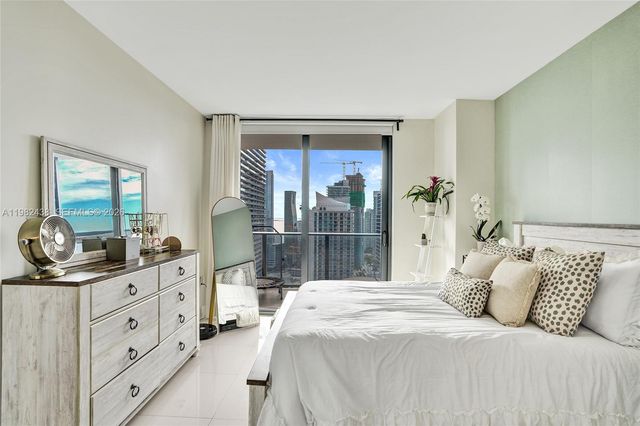 45 SW 9th St 4004, Miami, FL 33130