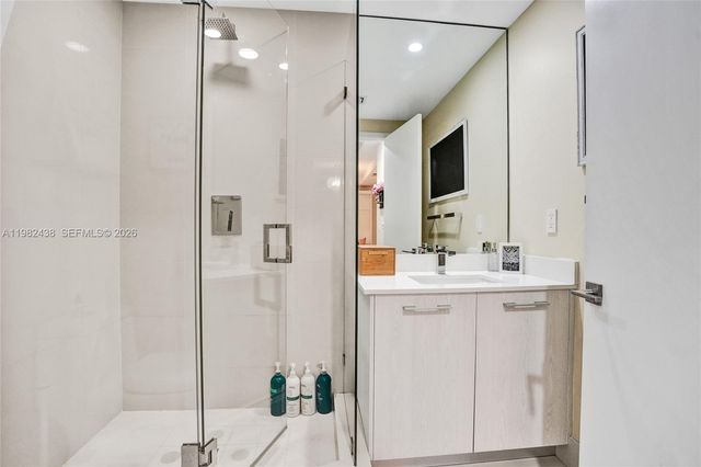 45 SW 9th St 4004, Miami, FL 33130