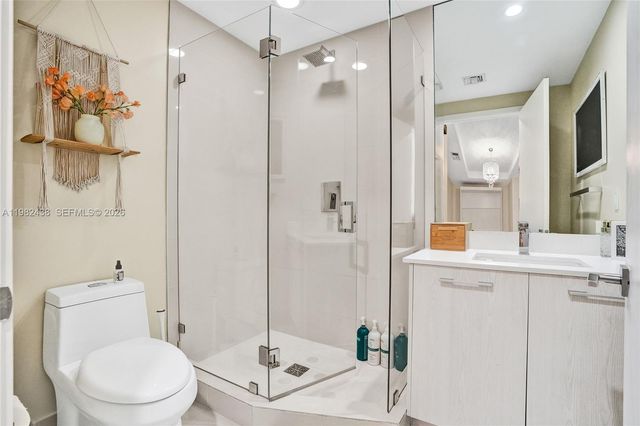 45 SW 9th St 4004, Miami, FL 33130