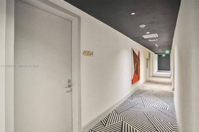 45 SW 9th St 4004, Miami, FL 33130