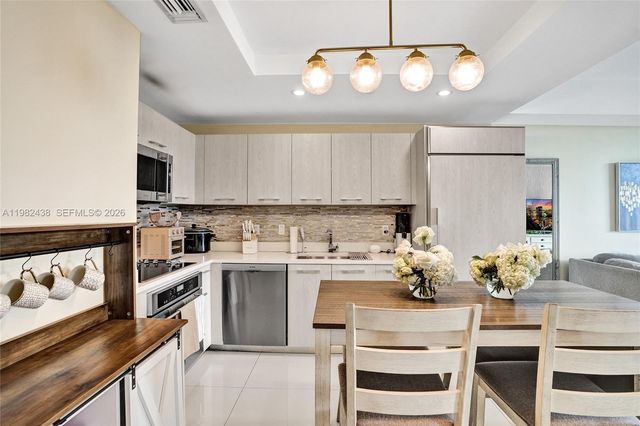 45 SW 9th St 4004, Miami, FL 33130