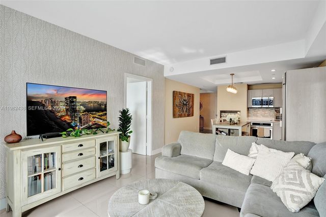 45 SW 9th St 4004, Miami, FL 33130