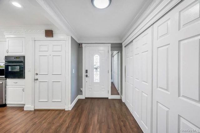 54 Abbot Lane, Hicksville, NY 11801