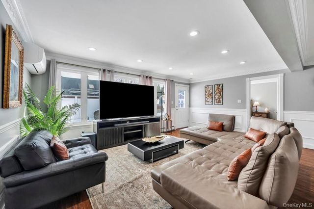 54 Abbot Lane, Hicksville, NY 11801