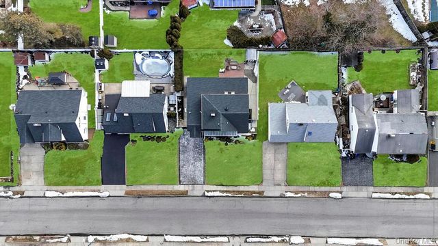 54 Abbot Lane, Hicksville, NY 11801