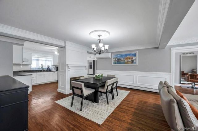 54 Abbot Lane, Hicksville, NY 11801