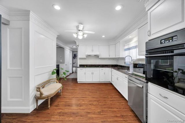 54 Abbot Lane, Hicksville, NY 11801