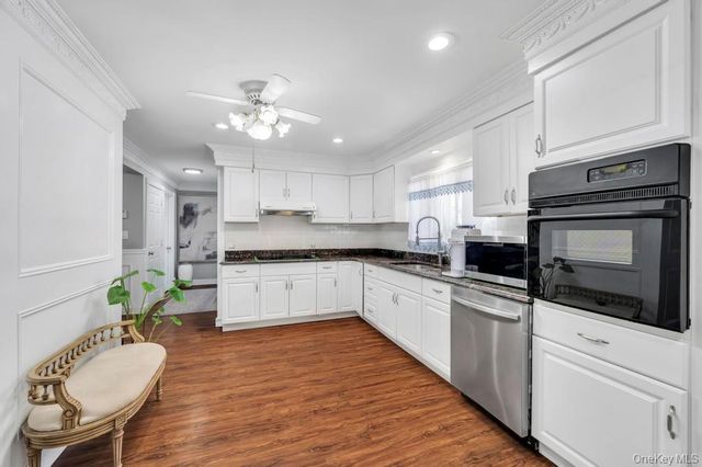 54 Abbot Lane, Hicksville, NY 11801