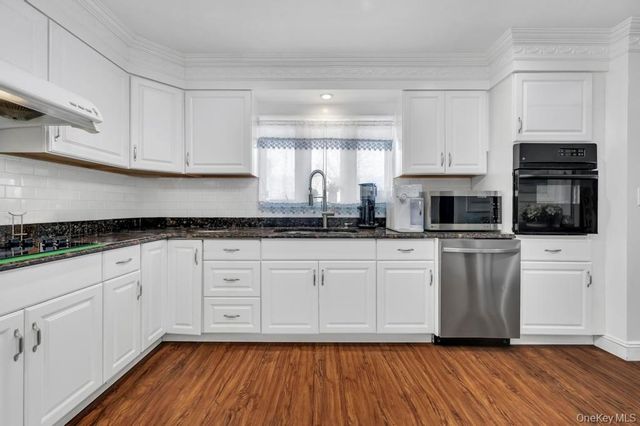 54 Abbot Lane, Hicksville, NY 11801