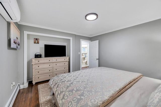 54 Abbot Lane, Hicksville, NY 11801