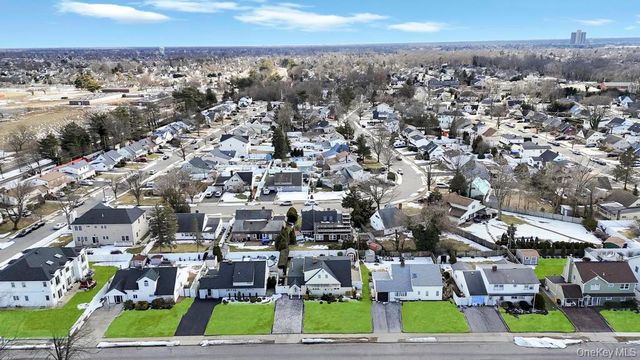 54 Abbot Lane, Hicksville, NY 11801