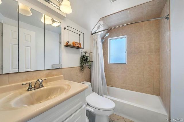 54 Abbot Lane, Hicksville, NY 11801