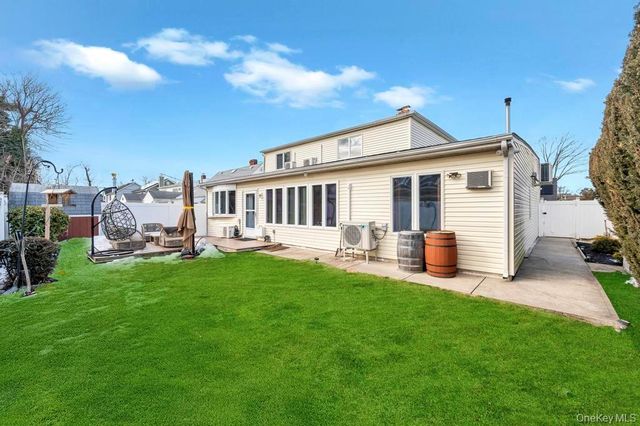 54 Abbot Lane, Hicksville, NY 11801