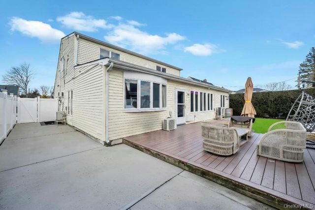 54 Abbot Lane, Hicksville, NY 11801