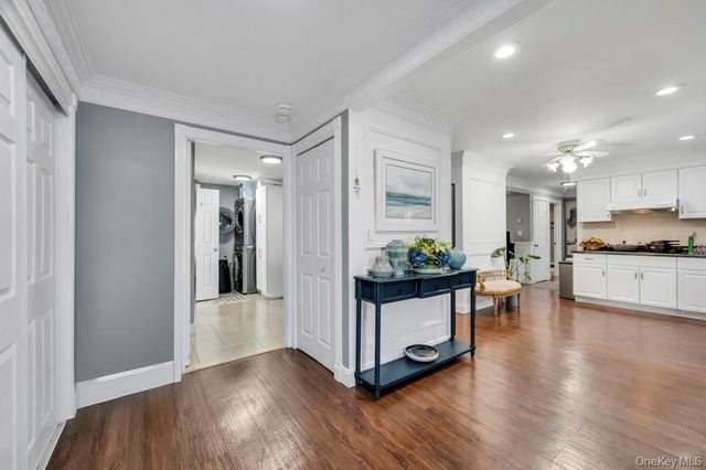 54 Abbot Lane, Hicksville, NY 11801