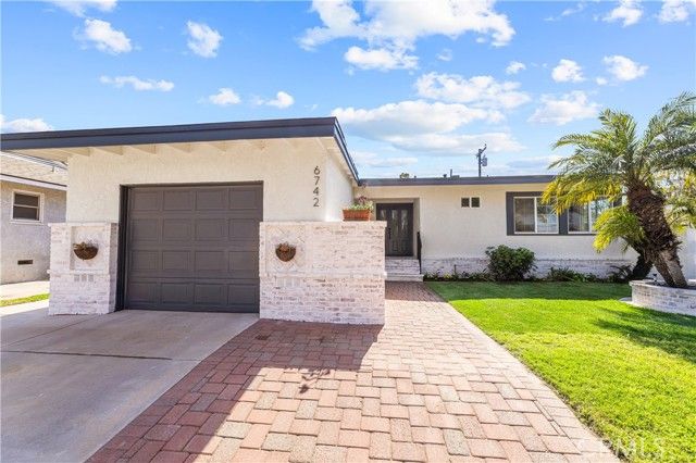 6742 E El Salvador, Long Beach, CA 90815