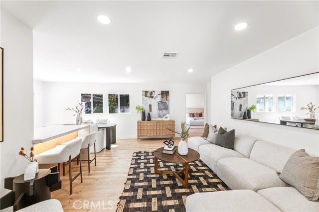 6742 E El Salvador, Long Beach, CA 90815