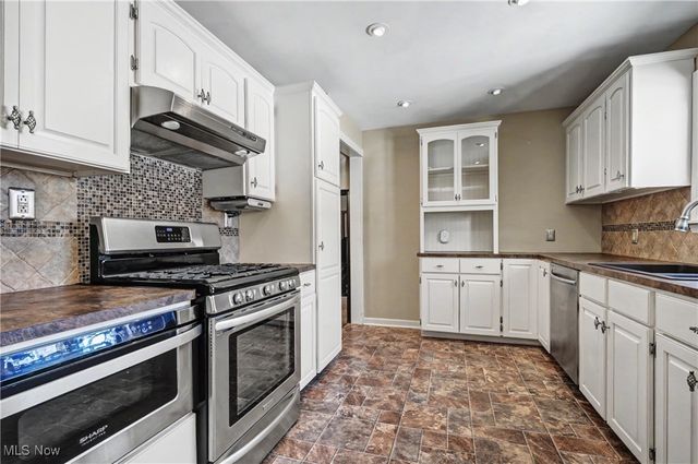 3001 Englewood Drive, Stow, OH 44224