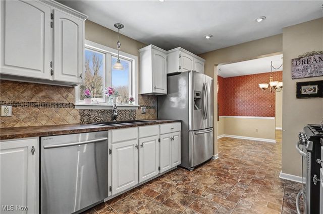 3001 Englewood Drive, Stow, OH 44224