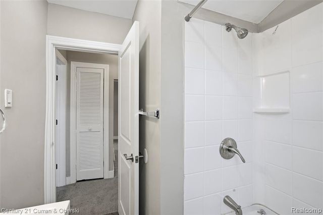 6640 Yinger Avenue, Dearborn, MI 48126