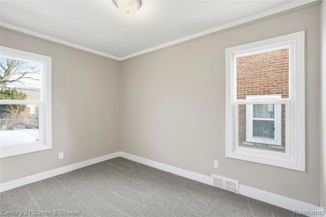 6640 Yinger Avenue, Dearborn, MI 48126