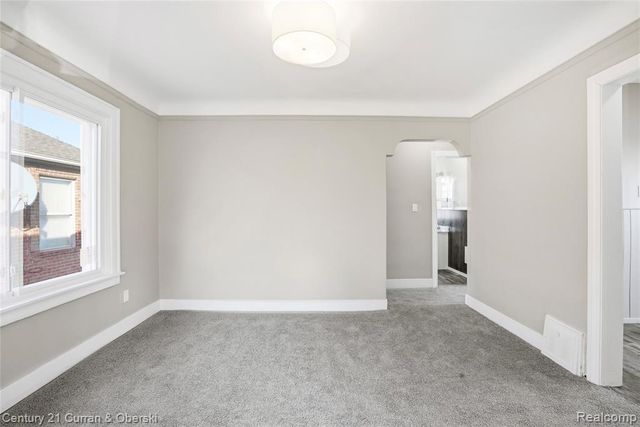 6640 Yinger Avenue, Dearborn, MI 48126