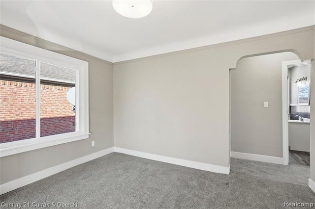 6640 Yinger Avenue, Dearborn, MI 48126