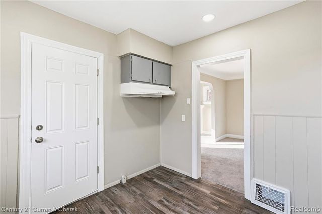 6640 Yinger Avenue, Dearborn, MI 48126