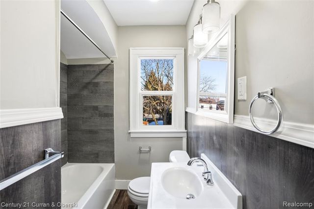 6640 Yinger Avenue, Dearborn, MI 48126
