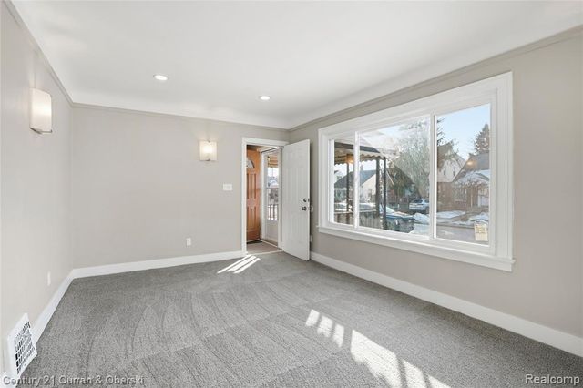 6640 Yinger Avenue, Dearborn, MI 48126