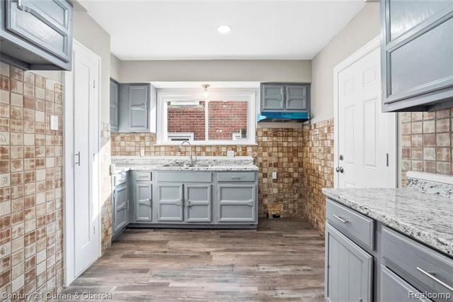 6640 Yinger Avenue, Dearborn, MI 48126