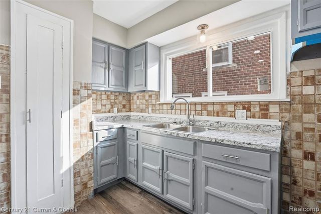 6640 Yinger Avenue, Dearborn, MI 48126