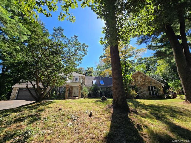 32 Valley Road, Old Westbury, NY 11568
