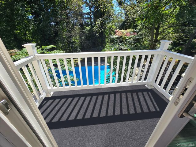 32 Valley Road, Old Westbury, NY 11568