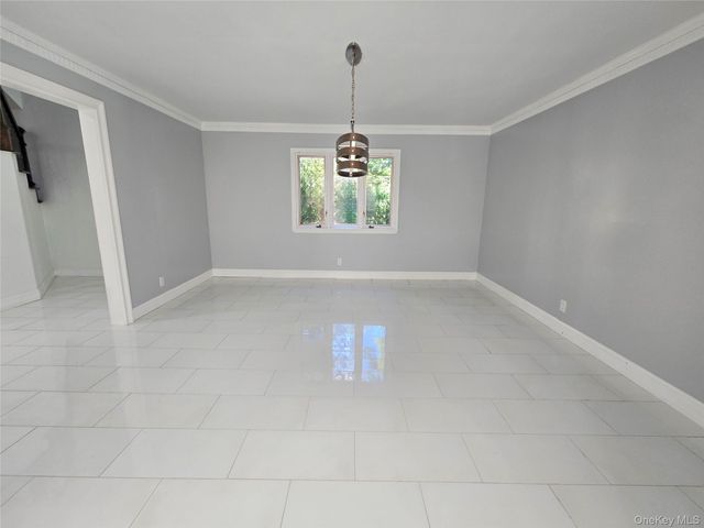 32 Valley Road, Old Westbury, NY 11568