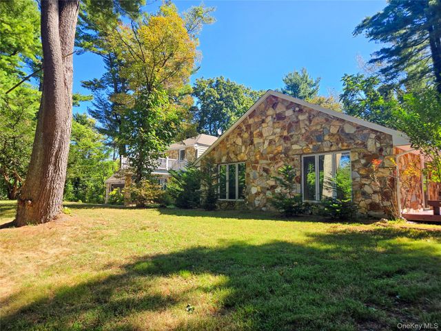 32 Valley Road, Old Westbury, NY 11568