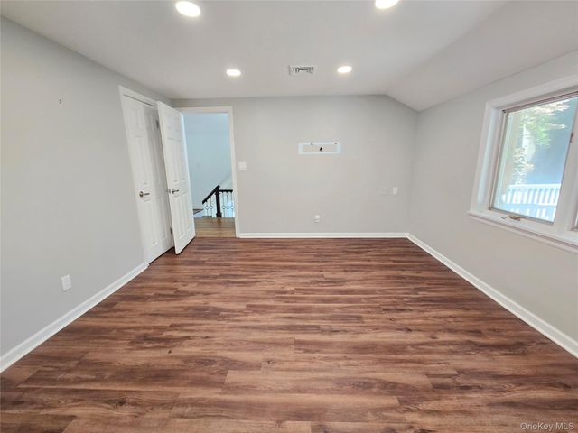 32 Valley Road, Old Westbury, NY 11568