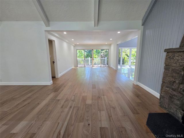 32 Valley Road, Old Westbury, NY 11568