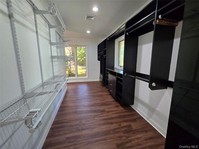 32 Valley Road, Old Westbury, NY 11568